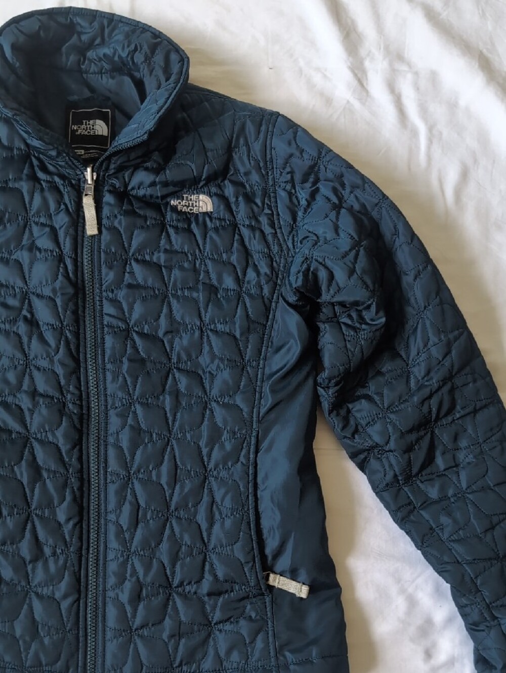 The North Face Women's Dark Navy Quilted Puffer Jacket - Picture 4 of 4
